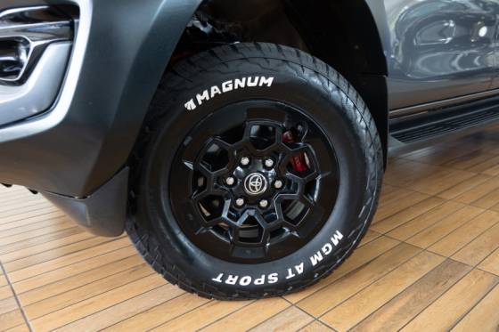 TOYOTA HILUX 2.8 D-4D TURBO DIESEL CD GR-S 4X4 AUTOMÁTICO